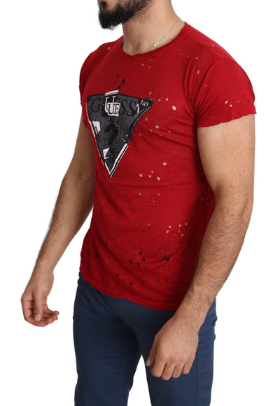 T-shirt Guess en coton rouge radieux, parfait pour un style quotidien