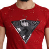 T-shirt Guess en coton rouge radieux, parfait pour un style quotidien