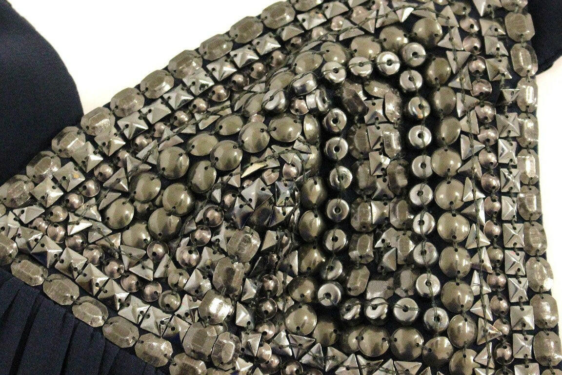 Anaikka – Marineblaue Bluse mit Nietenverzierung