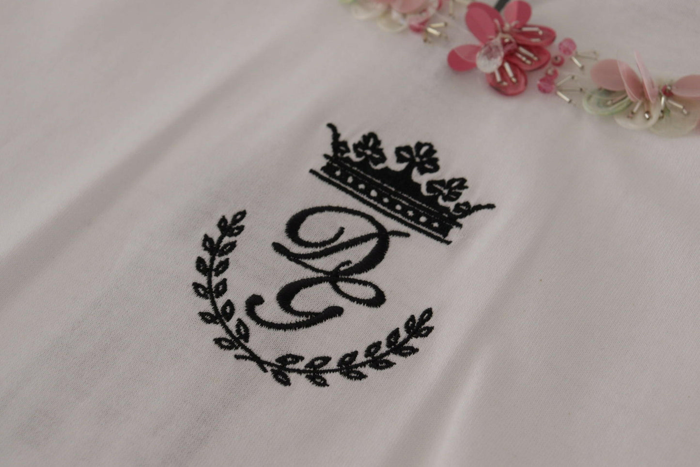 Dolce &amp; Gabbana – Weißes T-Shirt mit DG-Krone und Blumenpailletten