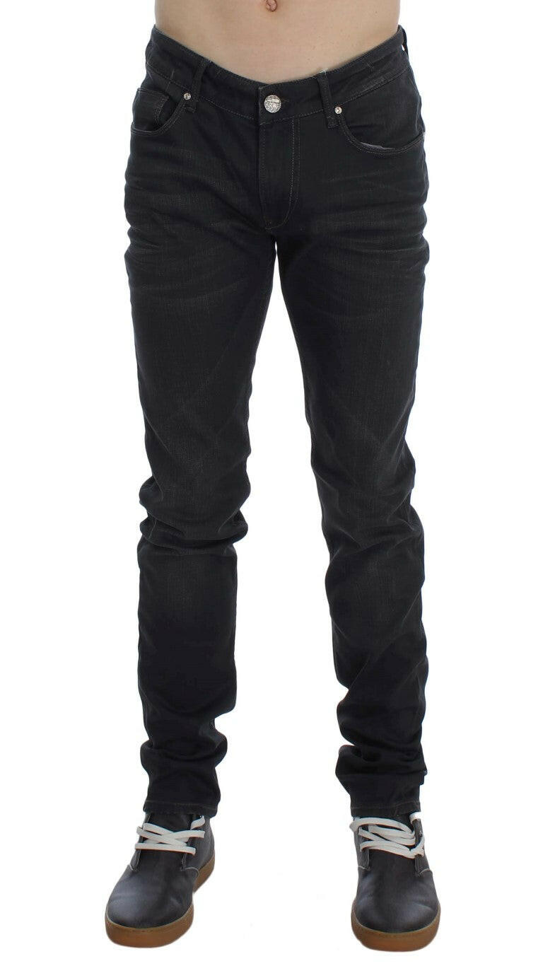Acht Slim Fit Jeans aus Baumwollstretch in Grau
