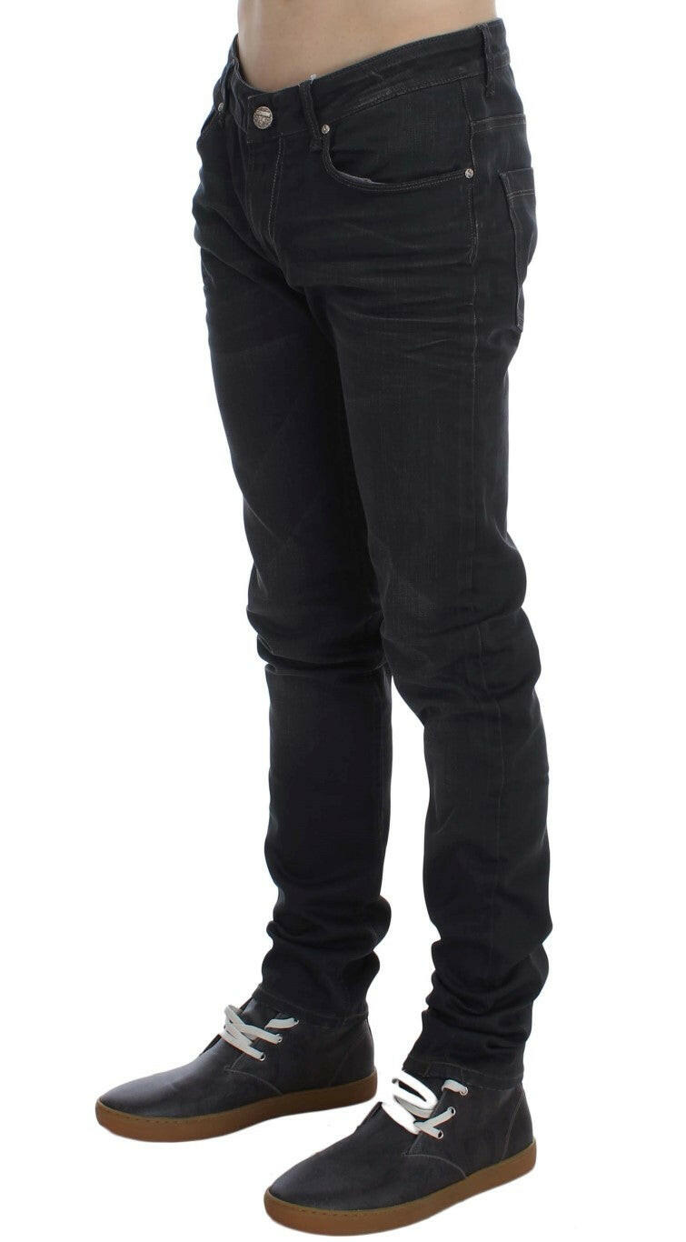 Acht Slim Fit Jeans aus Baumwollstretch in Grau