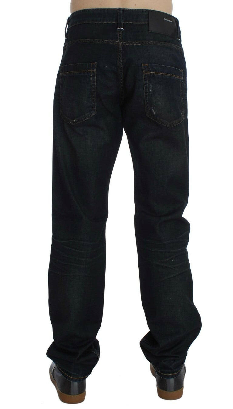 Acht Straight Fit Jeans aus Baumwolldenim in blauer Waschung