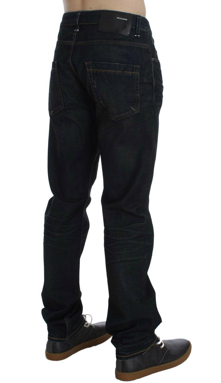 Acht Straight Fit Jeans aus Baumwolldenim in blauer Waschung