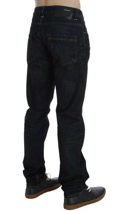 Acht Straight Fit Jeans aus Baumwolldenim in blauer Waschung