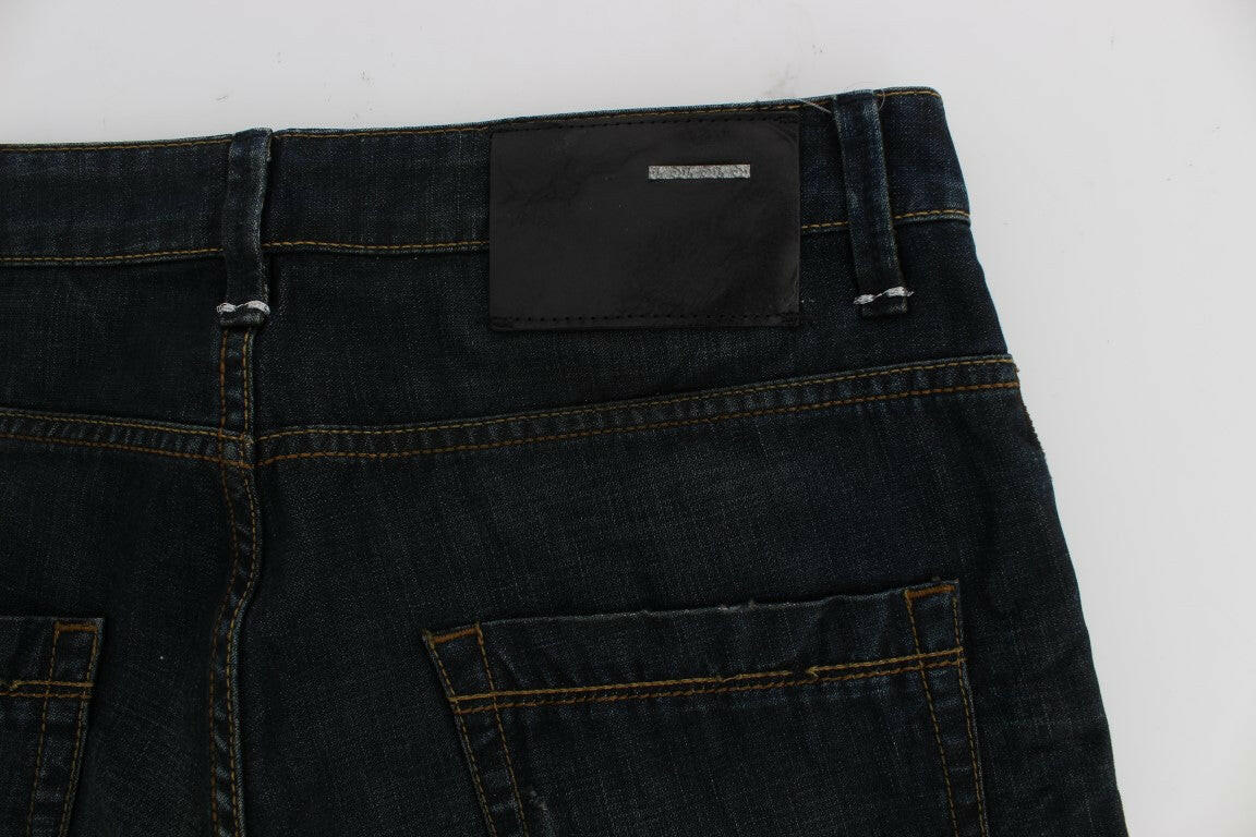 Acht Straight Fit Jeans aus Baumwolldenim in blauer Waschung
