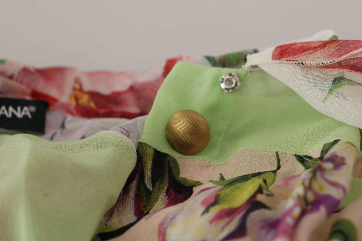 Dolce &amp; Gabbana Bluse mit mehrfarbigem Ascot-Kragen und floralem Patchwork-Design