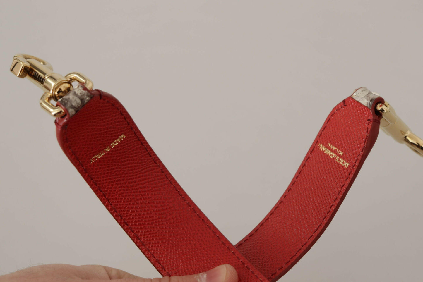 Dolce &amp; Gabbana Beigefarbener Schultergurt aus exotischem Leder mit Nieten