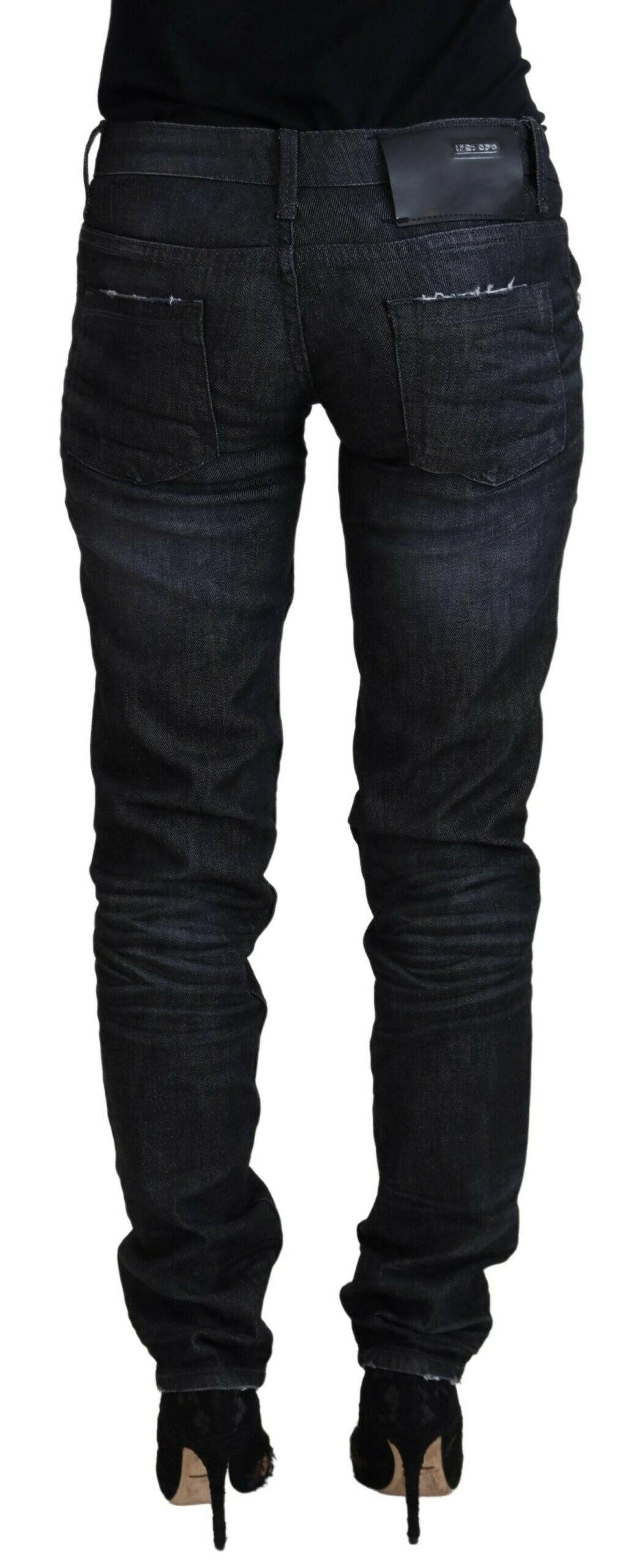 Acht Schwarze, schmal geschnittene Damen-Jeans aus Baumwolle mit niedriger Taille