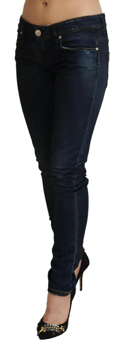 Acht Blaue Slim Fit Damen Jeans mit niedriger Taille
