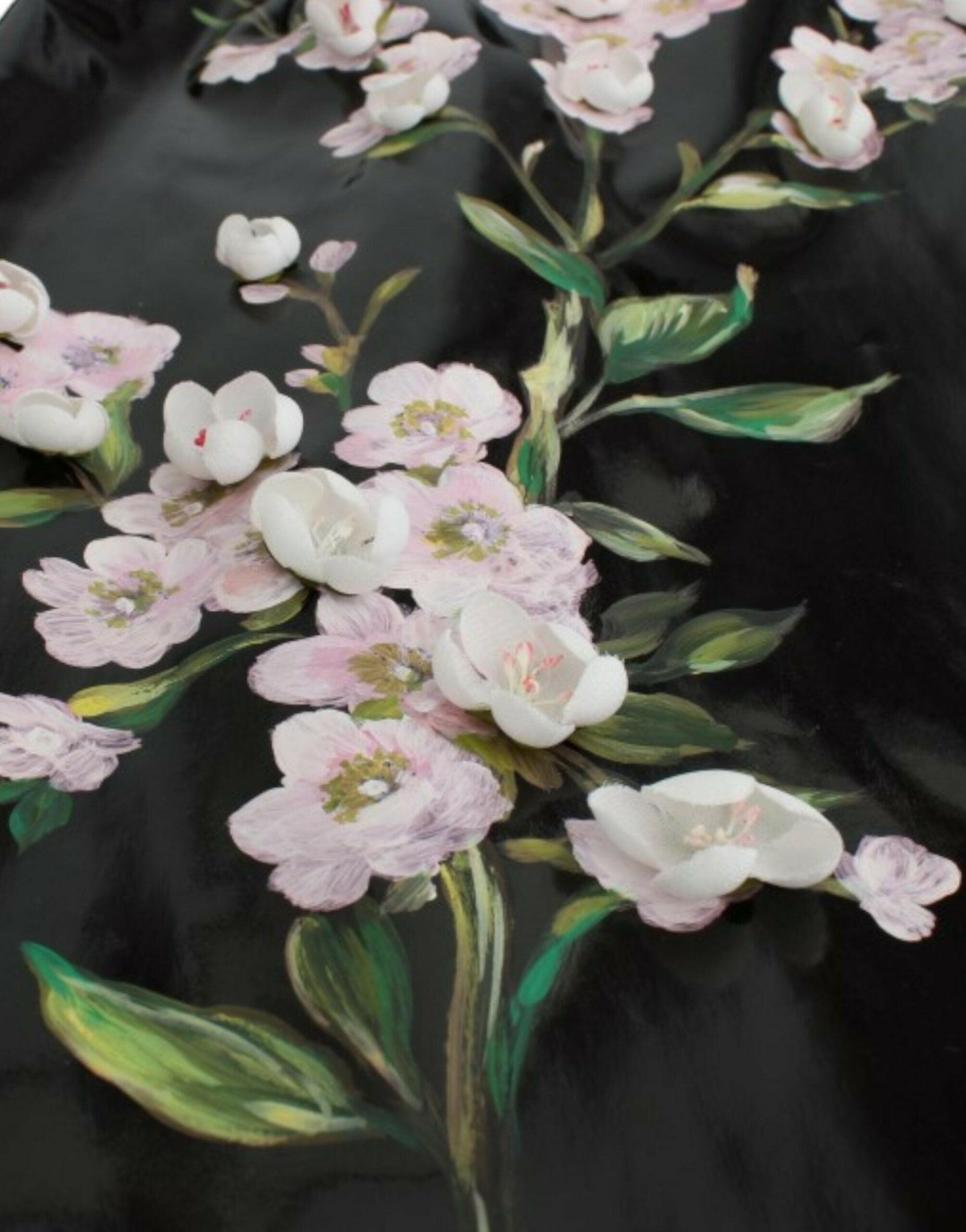 Dolce &amp; Gabbana Schwarzes Lackkleid mit Blumenmuster, handbemalt