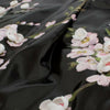 Dolce &amp; Gabbana Schwarzes Lackkleid mit Blumenmuster, handbemalt