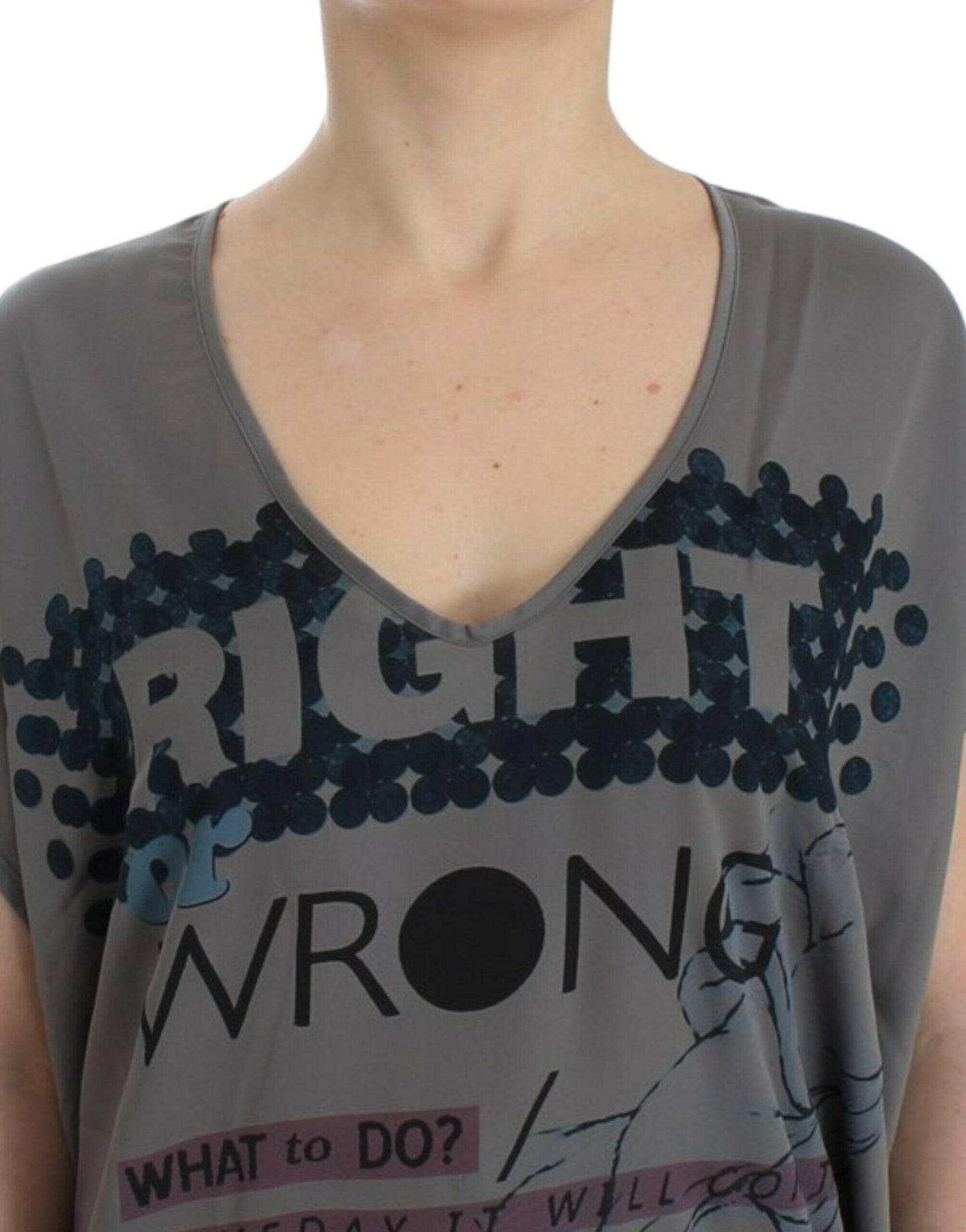 Costume National – Graues, langes T-Shirt mit V-Ausschnitt