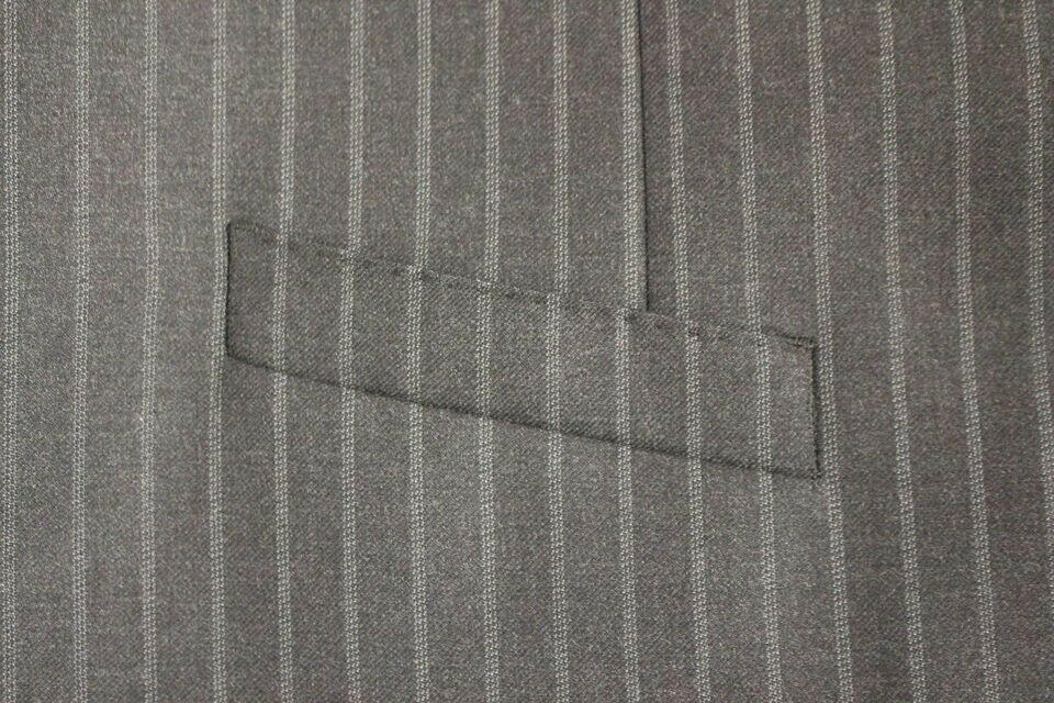 Dolce &amp; Gabbana Élégant gilet en laine à rayures grises