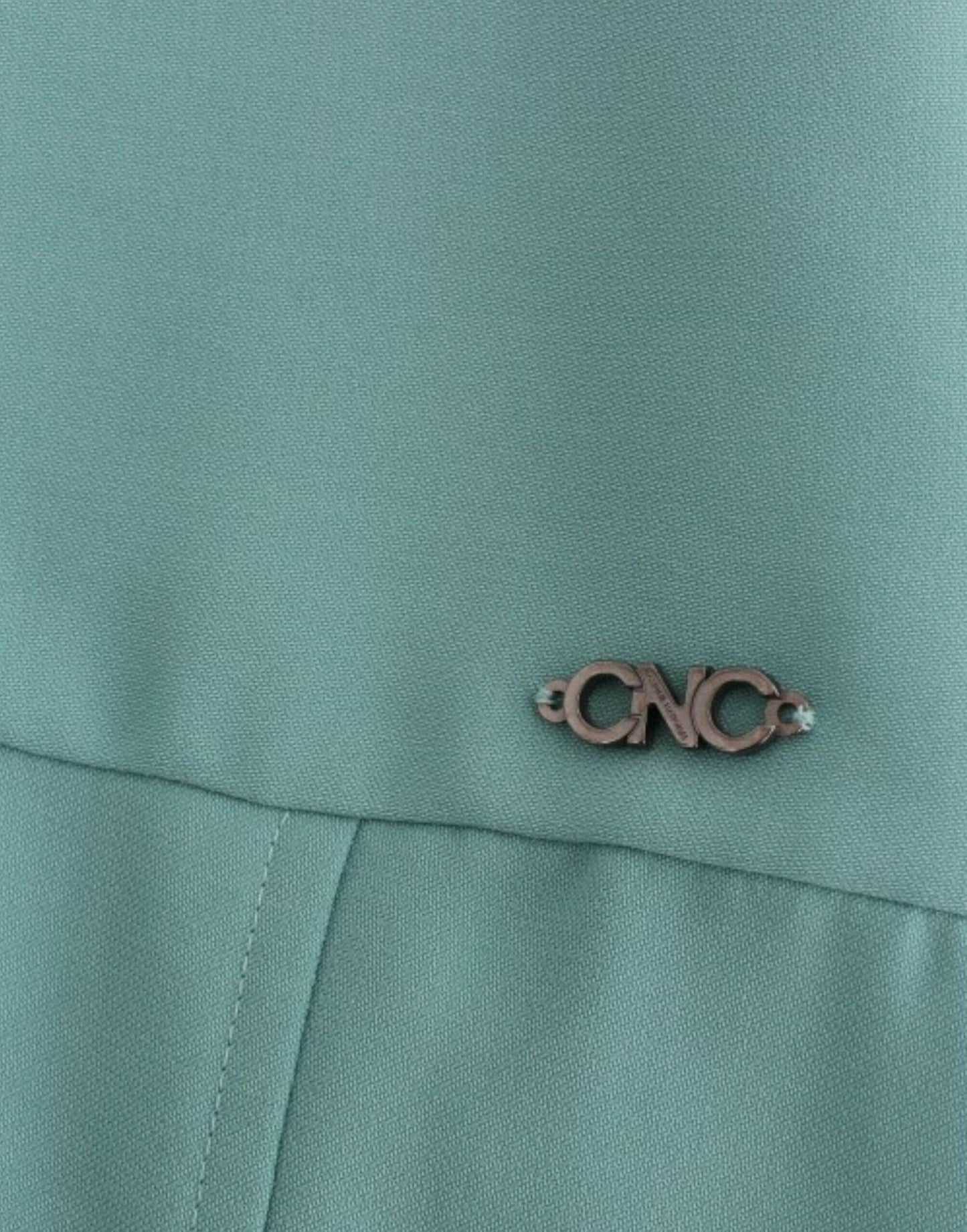 Costume National – Grünes Etuikleid mit 3/4-Ärmeln