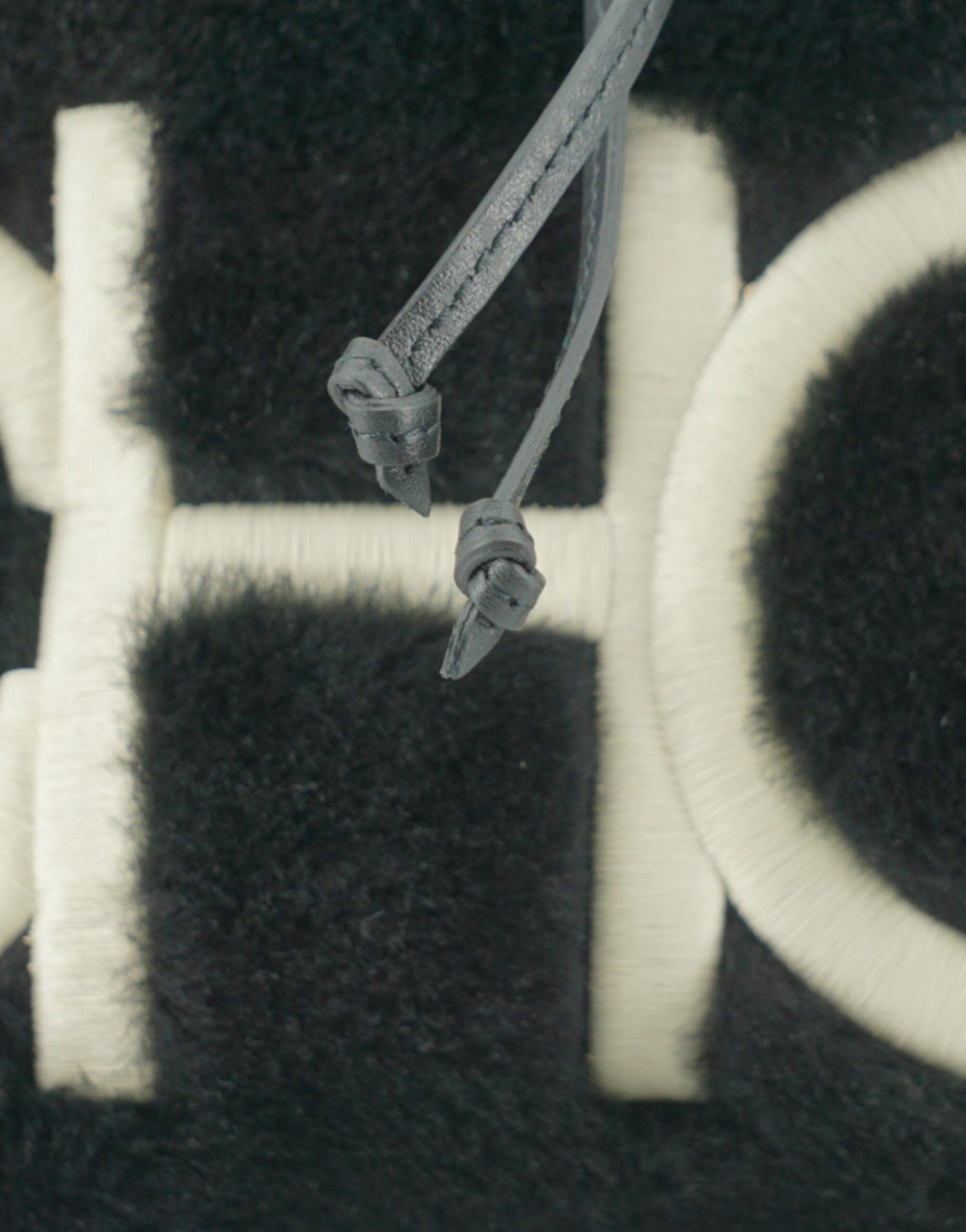 Jimmy Choo – Schwarze Leder-Umhängetasche mit Henkel