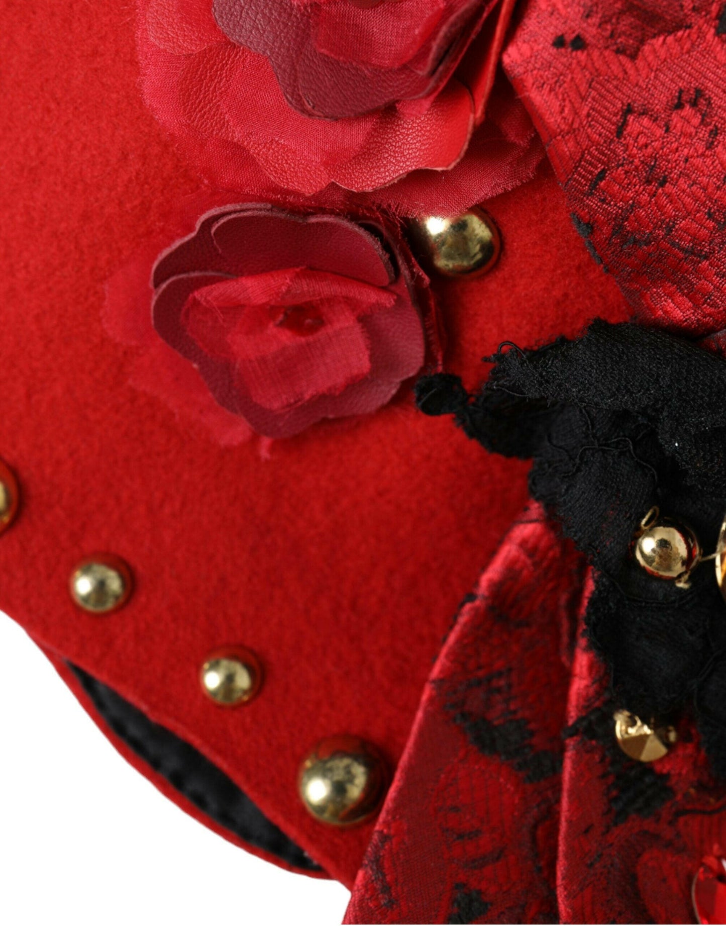 Dolce &amp; Gabbana – Hut mit roter Kristall- und goldener Rosenbrosche