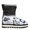 Dolce &amp; Gabbana – Weiße, gepolsterte Stiefel mit Logo-Print, wadenlang