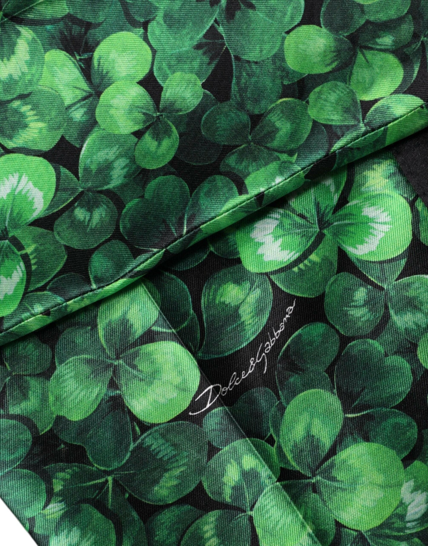 Dolce &amp; Gabbana – Karottenhose aus Seidensatin mit hohem Bund in Grün mit Kleeblatt-Print