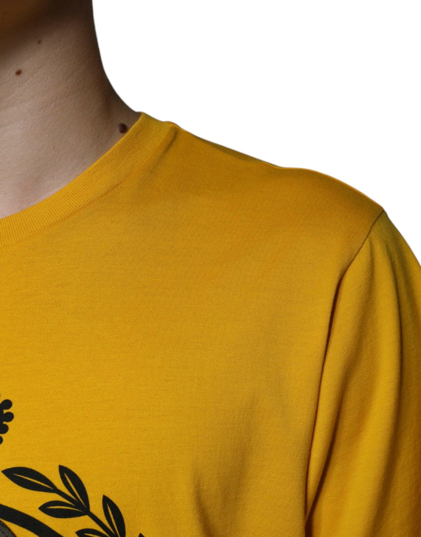 Dolce &amp; Gabbana – Kurzärmliges T-Shirt mit Logo-Print in Weiß und Gelb