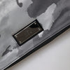 Dolce &amp; Gabbana – Schwarz-graue Camouflage-Tasche mit Logo-Plakette und Schlüsselanhänger