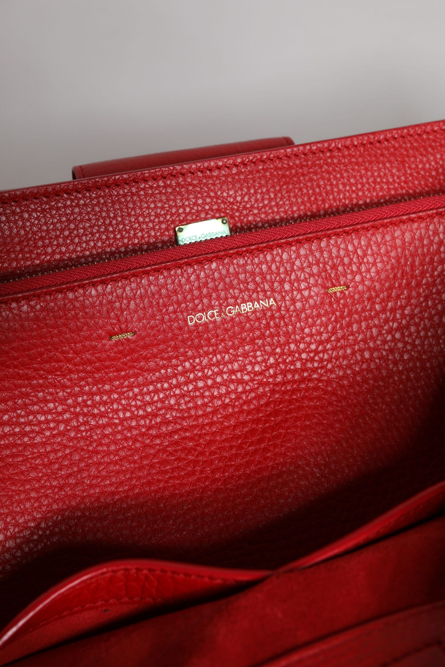 Dolce &amp; Gabbana – Rote Kalbsleder-Grifftasche mit Logo-Plakette