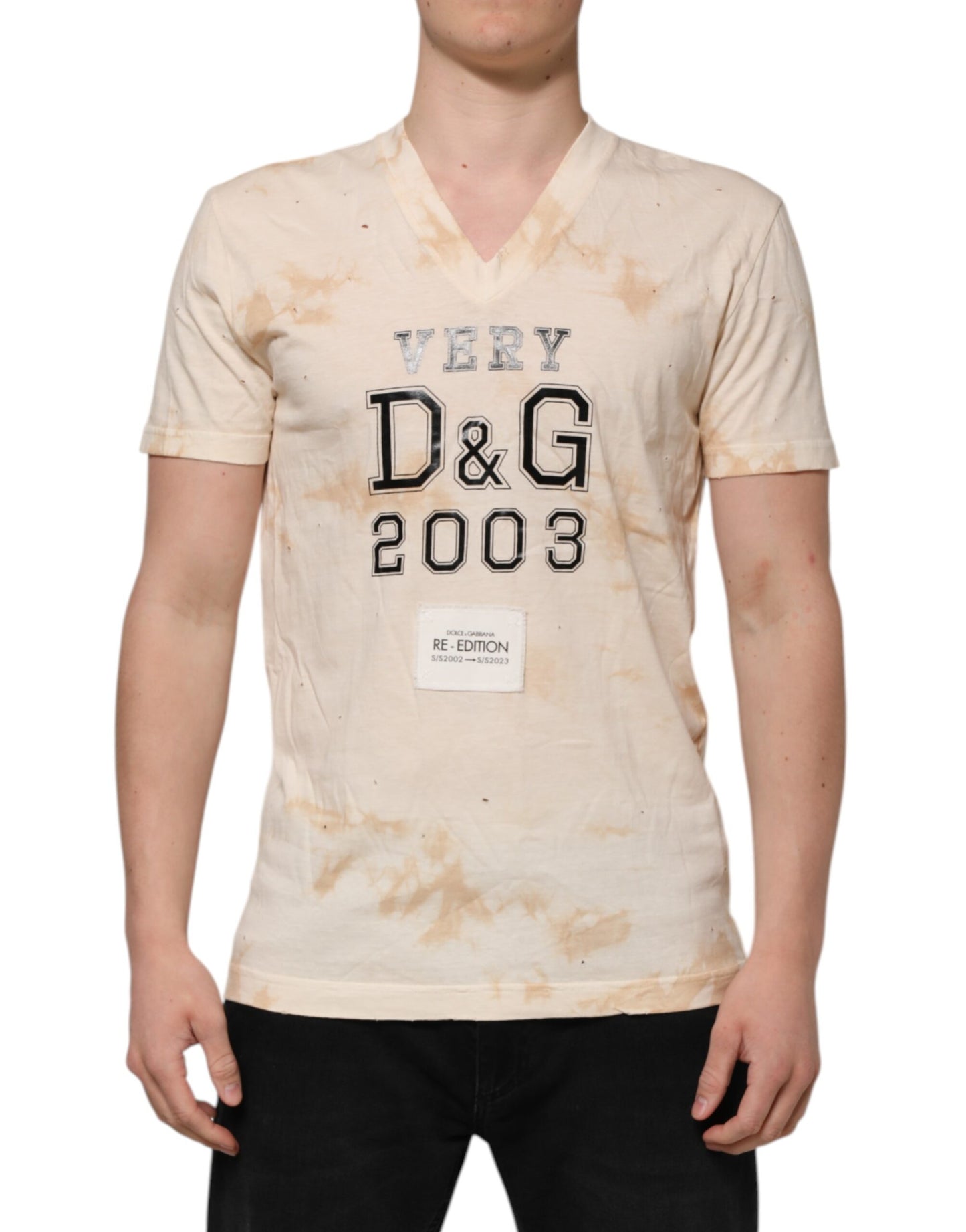Dolce &amp; Gabbana – Beiges T-Shirt mit V-Ausschnitt und kurzem Logo-Print