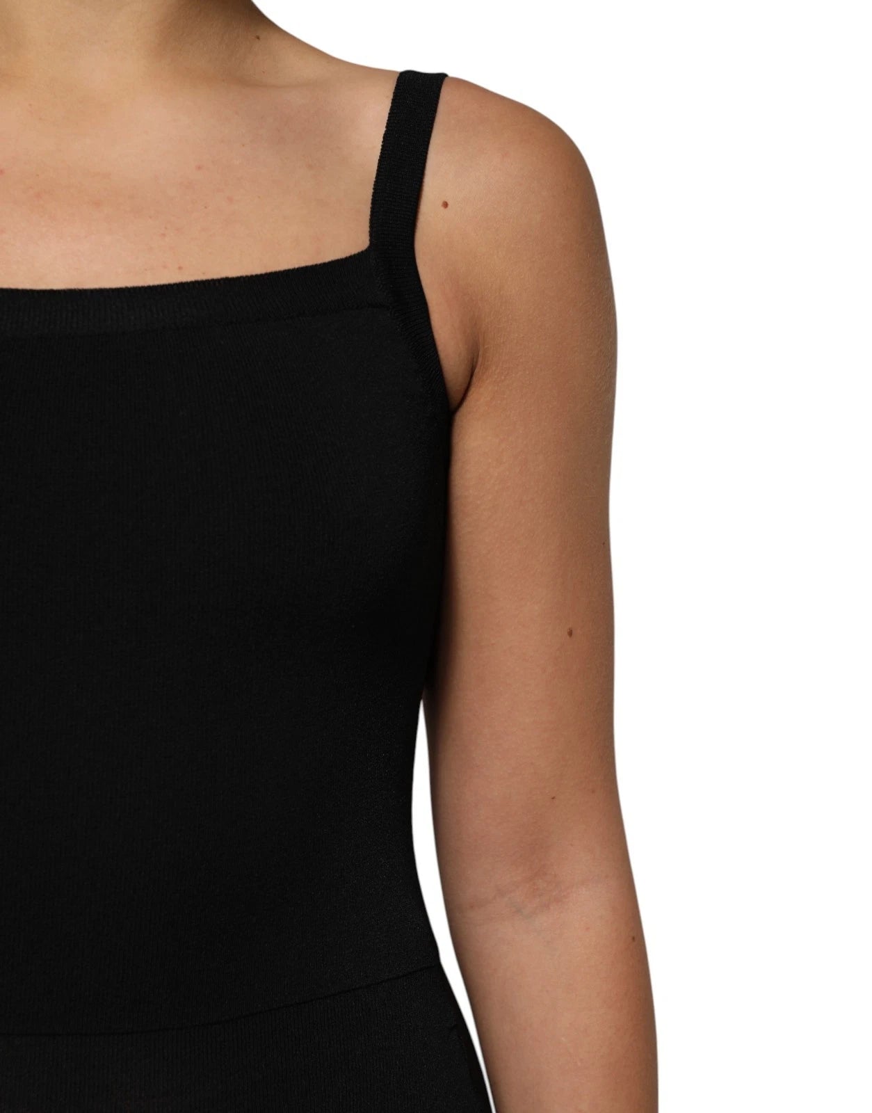 Laneus Schwarzes, figurbetontes Minikleid mit eckigem Ausschnitt und Raffungen