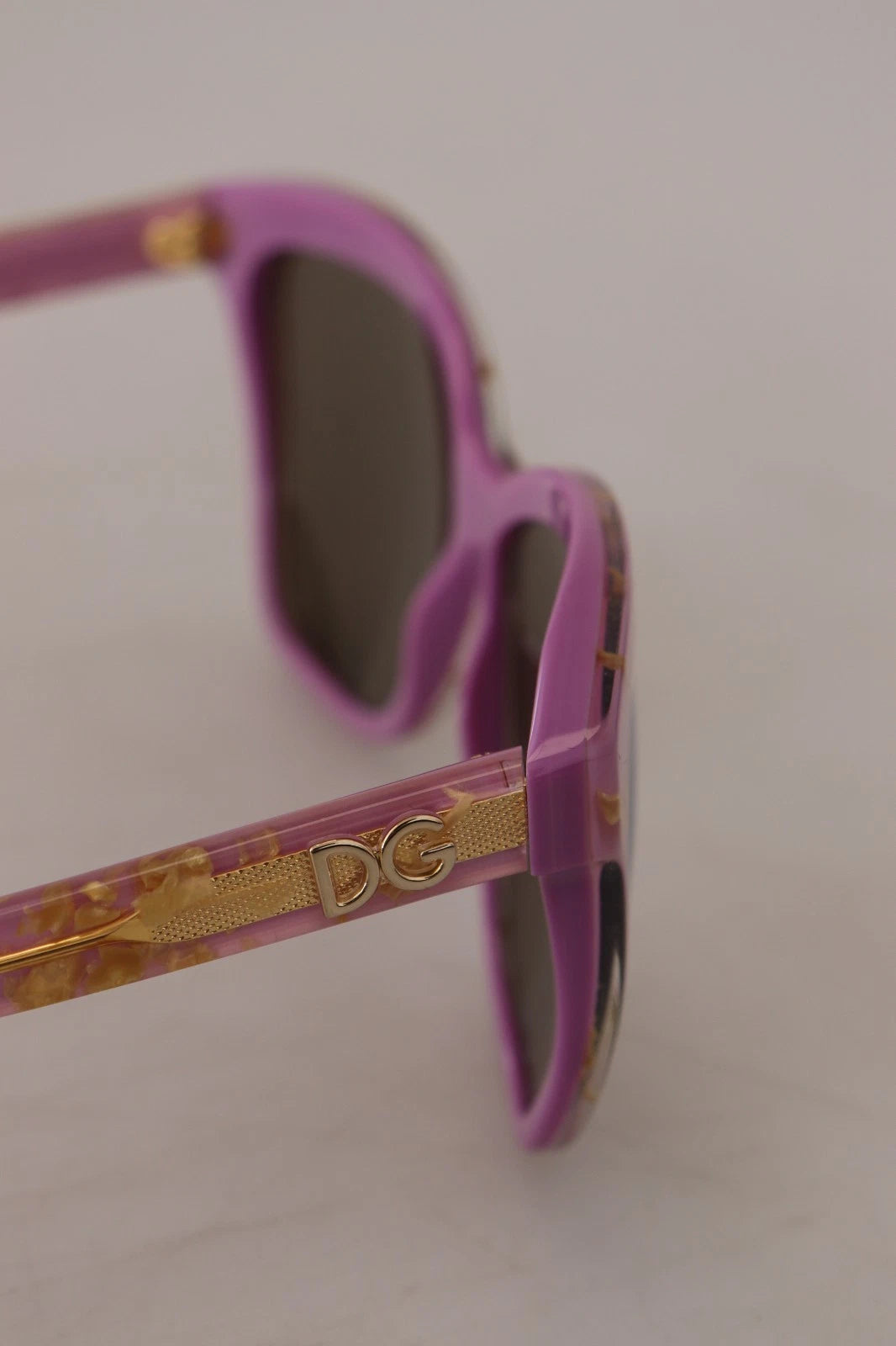 Dolce &amp; Gabbana DG4251 Sonnenbrille mit roségoldenem Vollrand und rechteckigem Rahmen