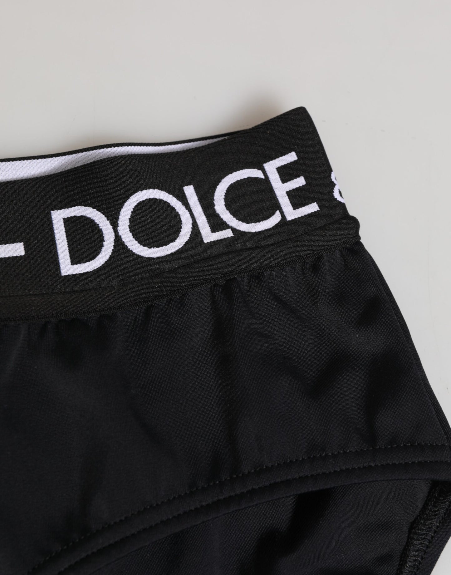 Dolce &amp; Gabbana Shorts mit schwarzem Nylon-Logobund