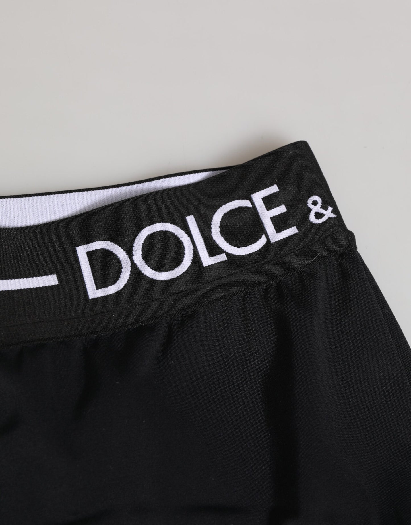 Dolce &amp; Gabbana Shorts mit schwarzem Nylon-Logobund