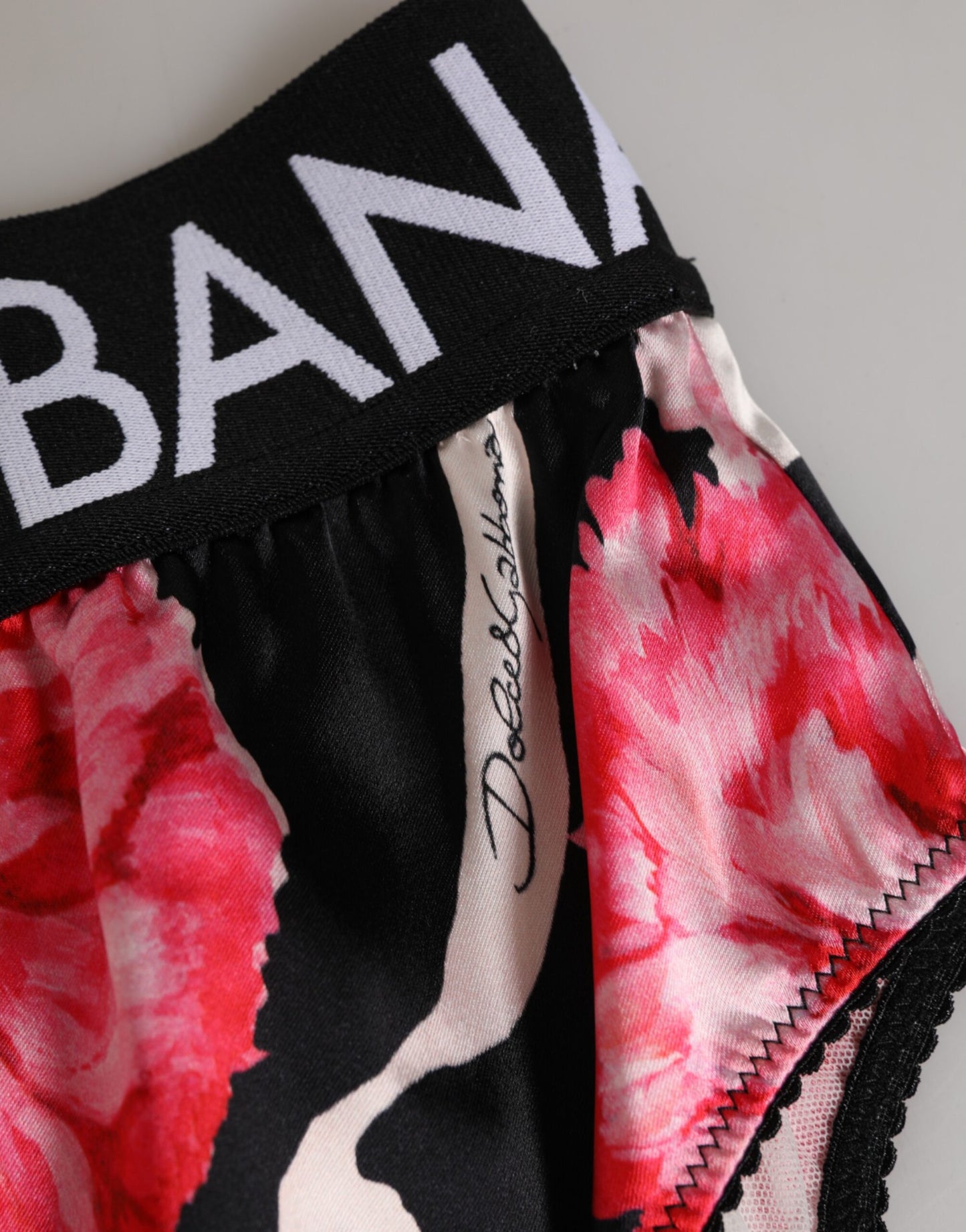 Dolce &amp; Gabbana Slip mit schwarzem Blumenmuster und hohem Bund
