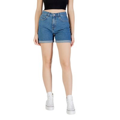 Nur blaue Baumwollshorts