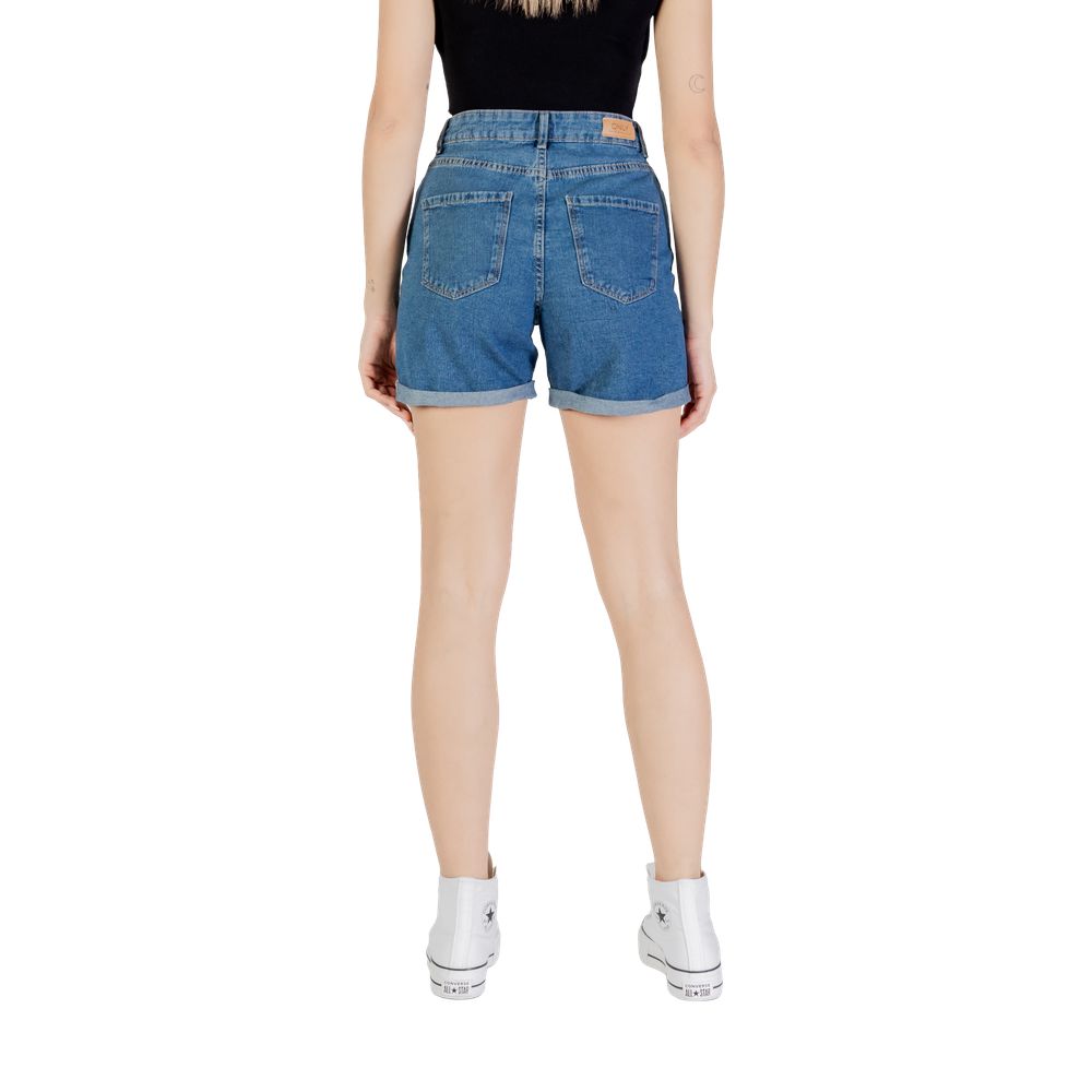 Nur blaue Baumwollshorts