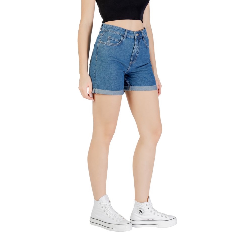 Nur blaue Baumwollshorts
