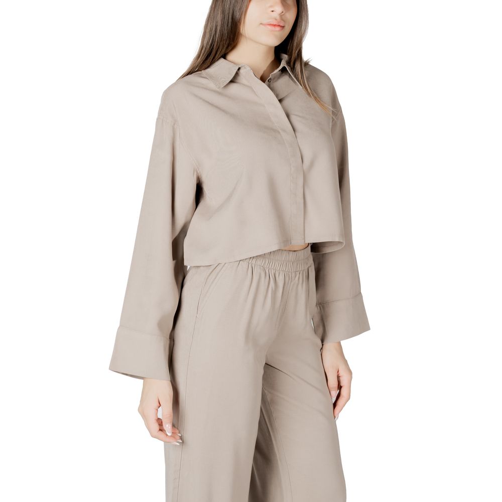 Nur beige Viskosebluse