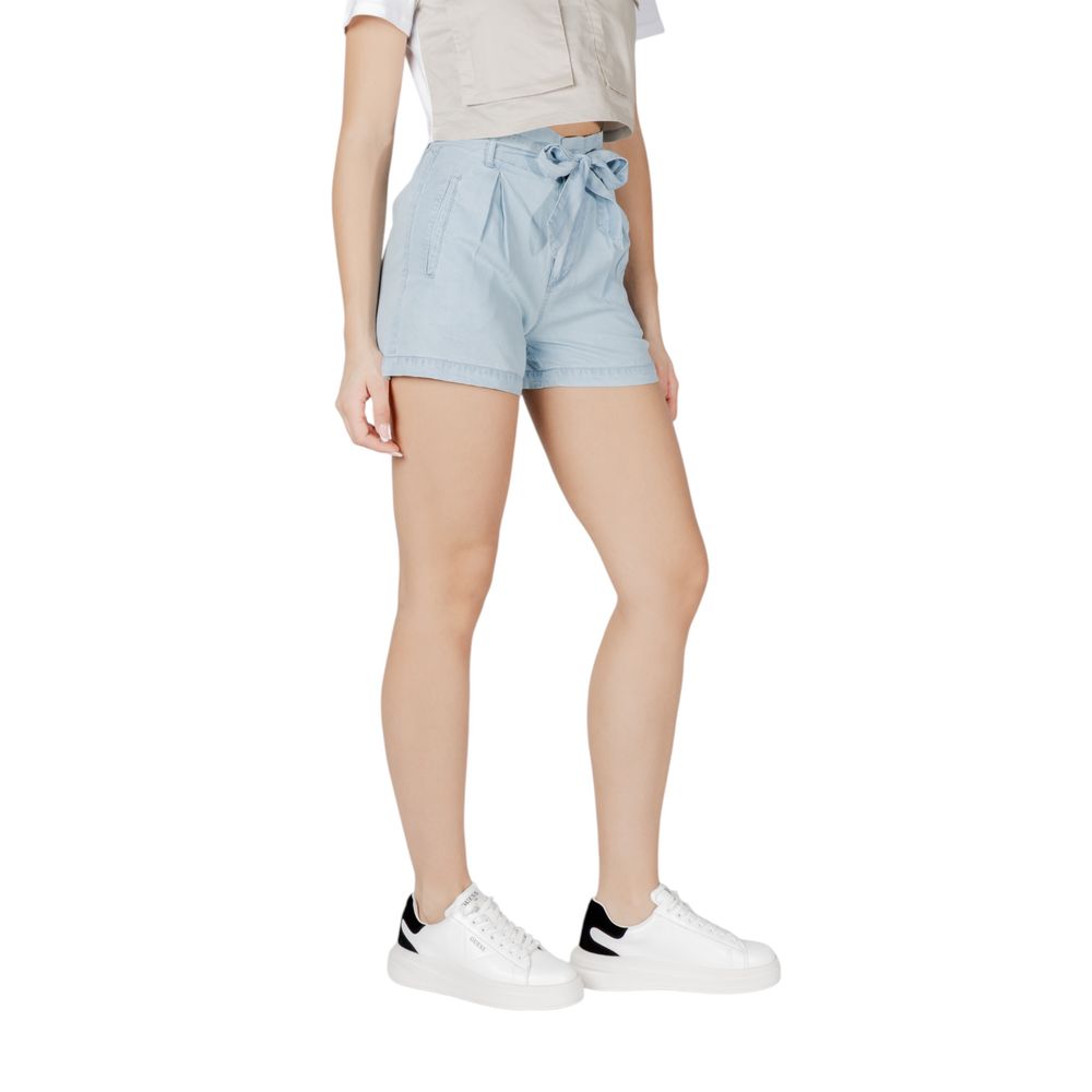 Nur hellblaue Lyocell-Shorts