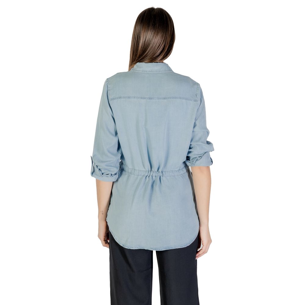 Nur hellblaue Tencel-Bluse