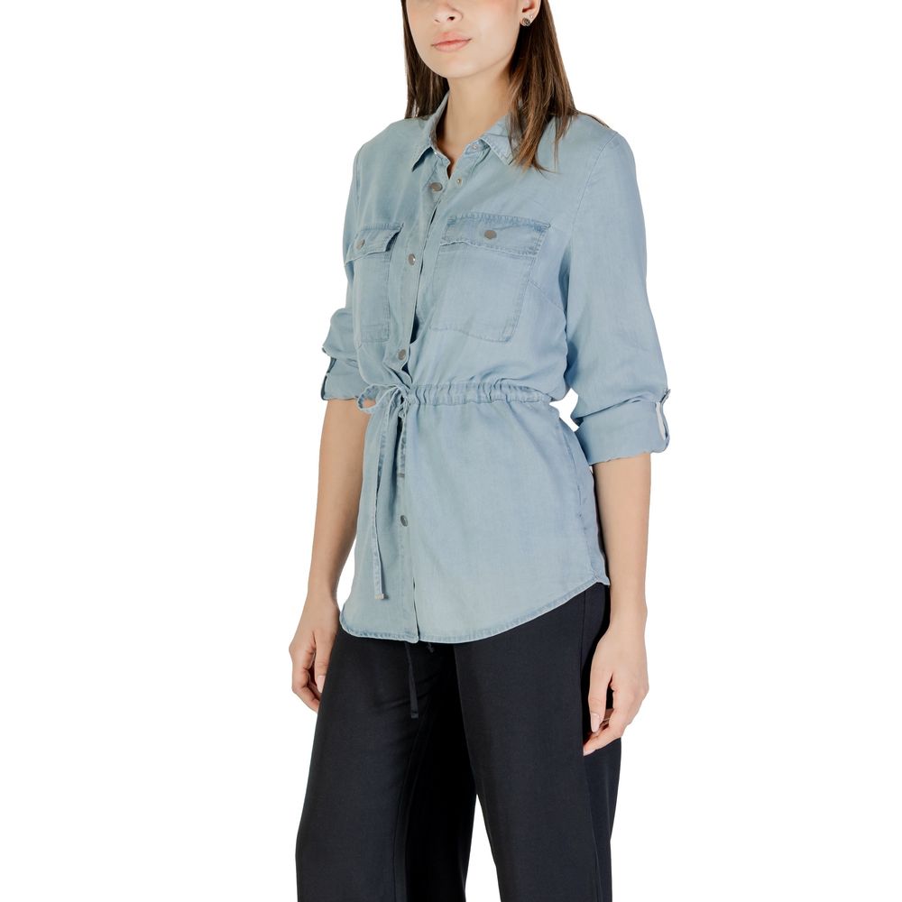 Nur hellblaue Tencel-Bluse