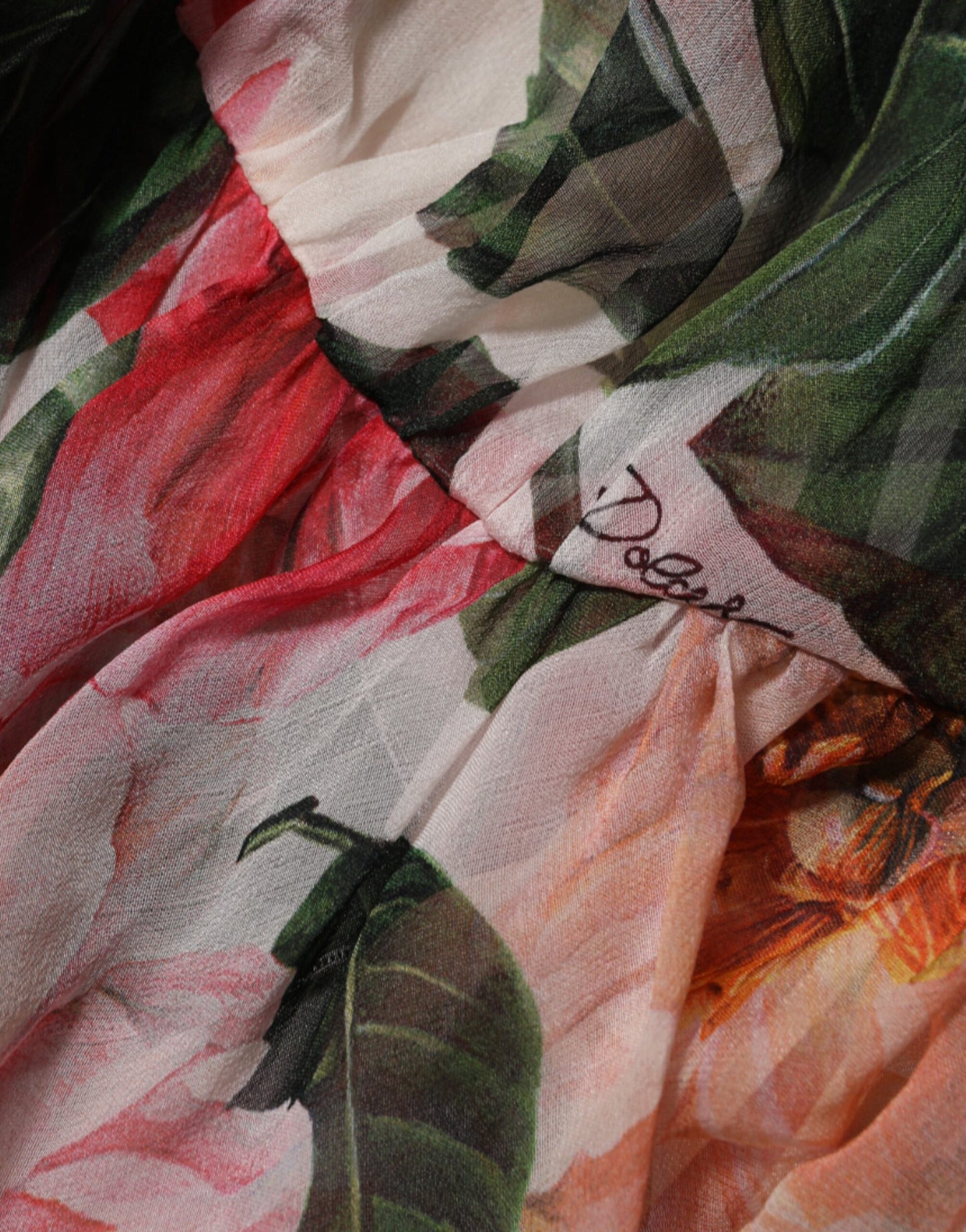 Dolce &amp; Gabbana Bluse aus Seide mit rosa Kamelienprint und V-Ausschnitt