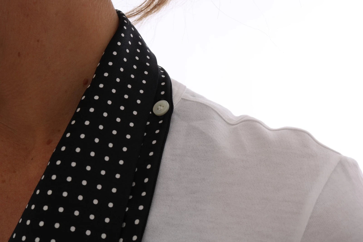 Dolce &amp; Gabbana Weißes Baumwoll-T-Shirt mit schwarzem Seidenschal